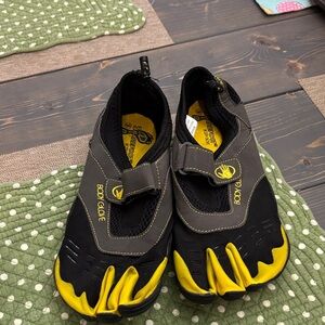 Body Glove Black and Yellow Toe Shoes